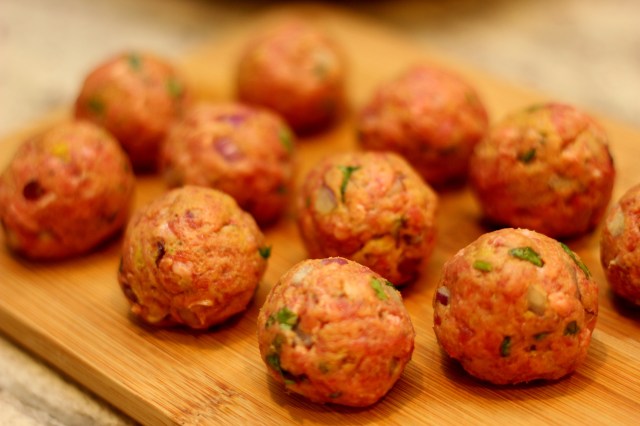 ground-lamb-meatballs-for-Indian-kola-urundai-curry