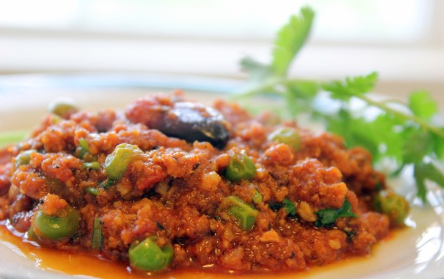 Kheema Matar Masala (Ground lamb or goat curry with green peas)
