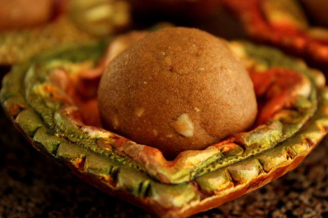 Atta Laddu | Wheat Flour laddoos for Diwali