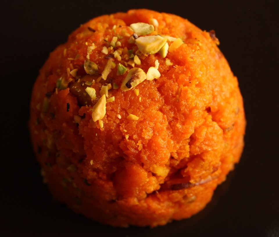 Gajar ka Halwa / Carrot Halwa, by AishCooks