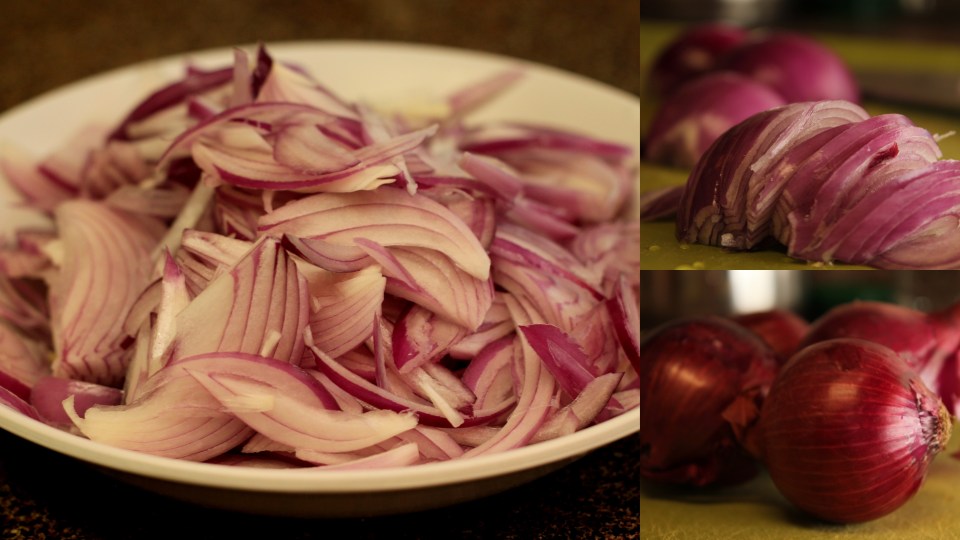 sliced onions