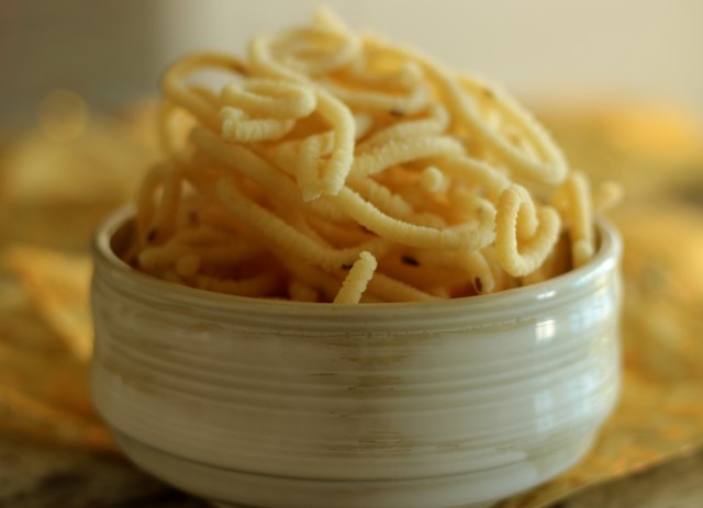 thenkuzhal-murukku-crispy-rice-flour-snack